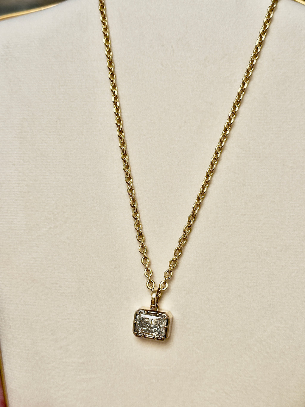 Lux Mila Chain